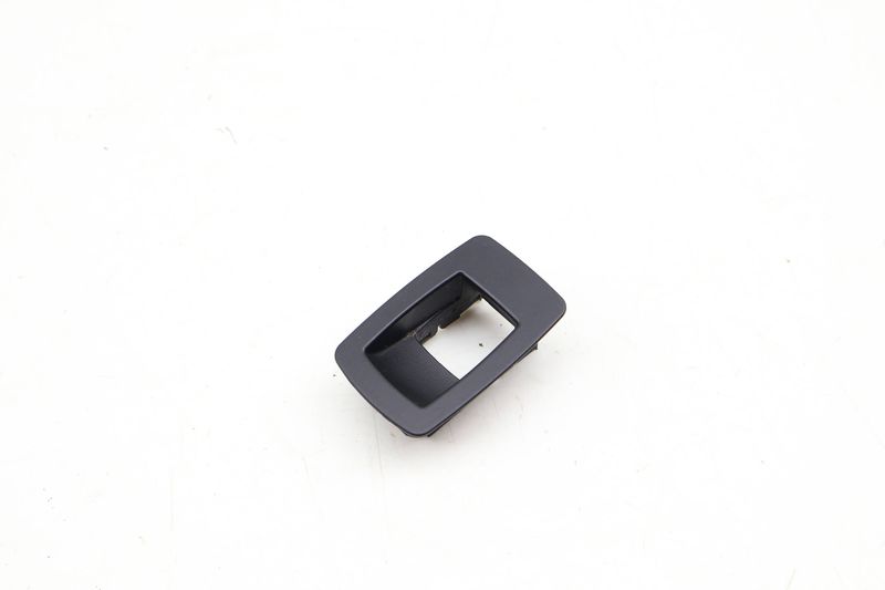 Window Switch Trim / Bezel 61316945874 — Used (SKU 698857)