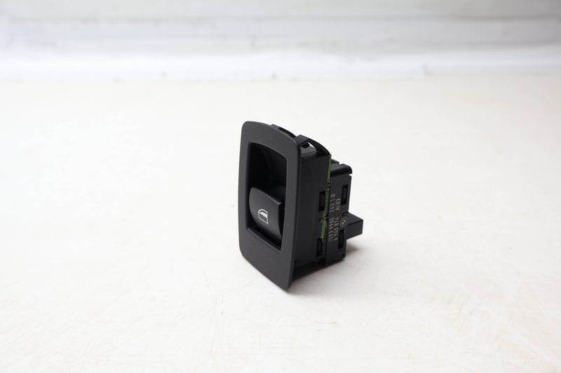 Window Switch w/ Trim 61316945874 — Used (SKU 704553)