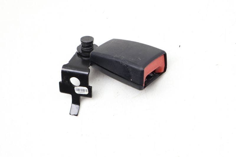 Seat Buckle / Receiver 72117171197 — Used (SKU 660562)