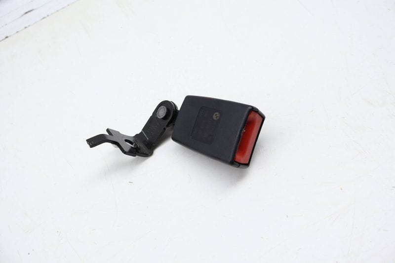 Seat Buckle / Receiver 72117171197 — Used (SKU 704519)