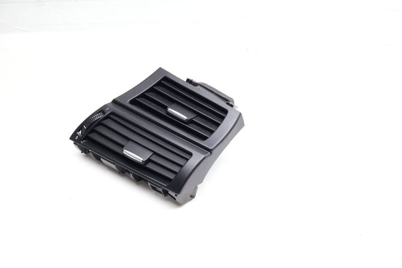 Dash Air Vent 64229227768 — Used (SKU 698932)