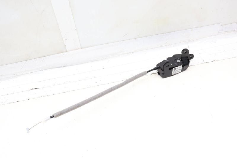 Lower Trunk Hatch Latch / Lock 51247162147 — Used (SKU 698953)
