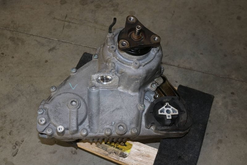 Transfer Case / Box 27107643752 — Used (SKU 405105)