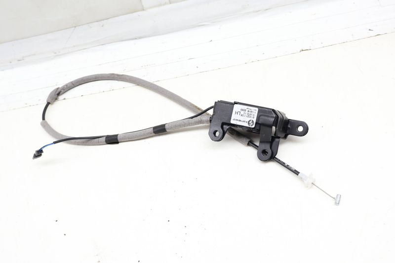 Trunk Lid Latch / Lock 51247183196 — Used (SKU 698952)