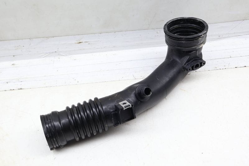 Turbo Intercooler Hose / Tube 13717609811 — Used (SKU 699094)