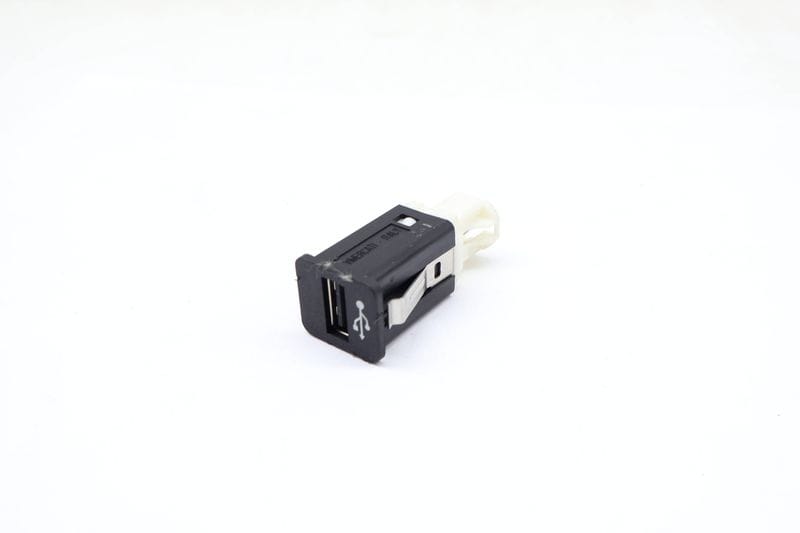 USB Socket / Port 84109237656 — Used (SKU 698768)