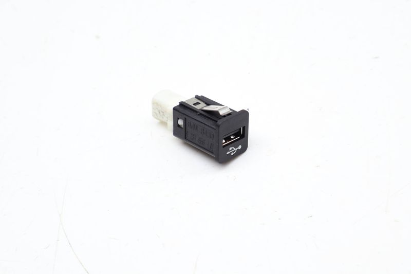 USB Socket / Port 84109237656 — Used (SKU 704565)