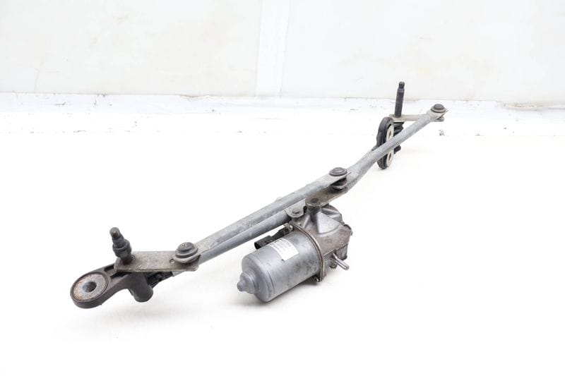 Windshield Wiper Transmission w/ Motor 61617200510 — Used (SKU 660161)
