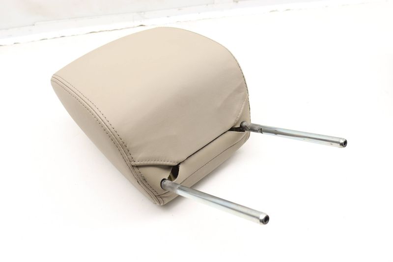 Headrest / Head Rest LR013210 — Used (SKU 607485)