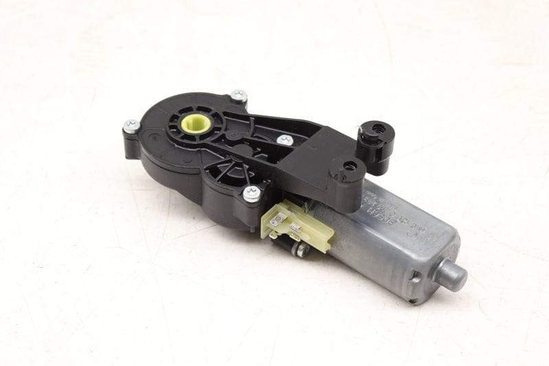 Front Tilt Seat Motor — Used (SKU 553243)