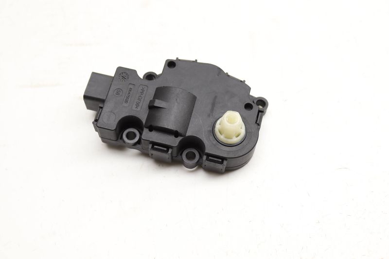 HVAC Flap / Servo Air Motor / Actuator 2219066900 — Used (SKU 553093)