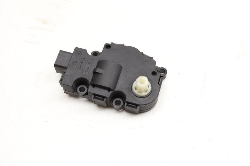 HVAC Flap / Servo Air Motor / Actuator 2219066900 — Used (SKU 553094)