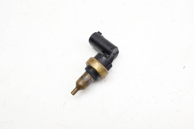 Engine Coolant Temperature Sensor 0009050600 — Used (SKU 681442)