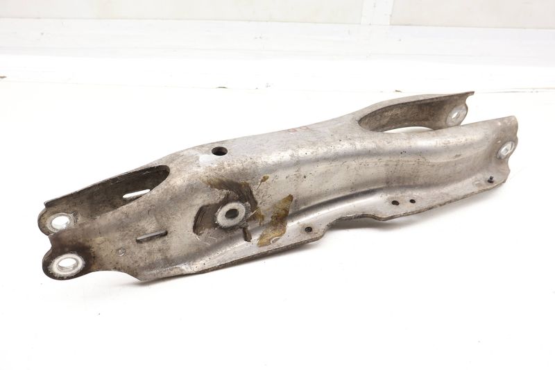 Lower Control Arm Cover 2213520488 — Used (SKU 682148)
