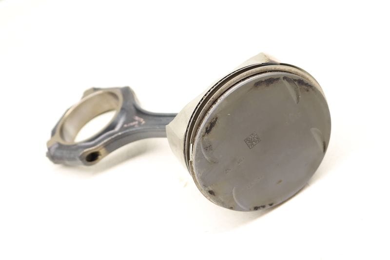 Piston w/ Connecting Rod 2730301517 — Used (SKU 497946)