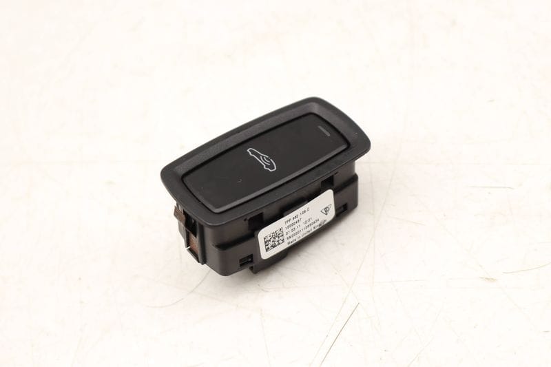 Anti-Theft Alarm Button / Switch 7PP962109C — Used (SKU 527575)