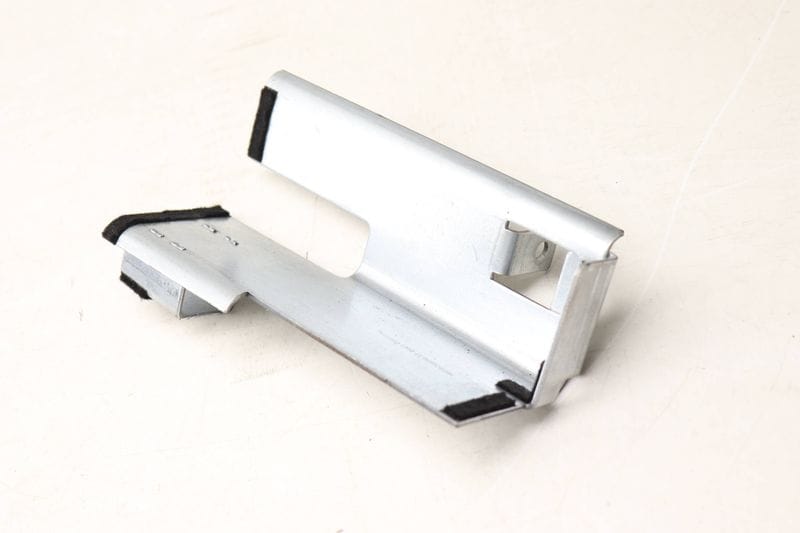 Battery Holder Clamp / Bracket 7L0801387D — Used (SKU 547712)