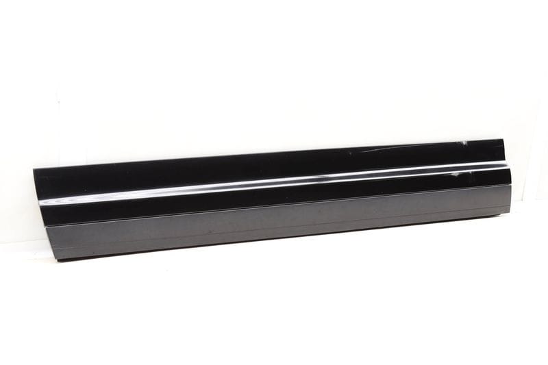 Lower Door Molding / Blade 7P5837787J — Used (SKU 547543)