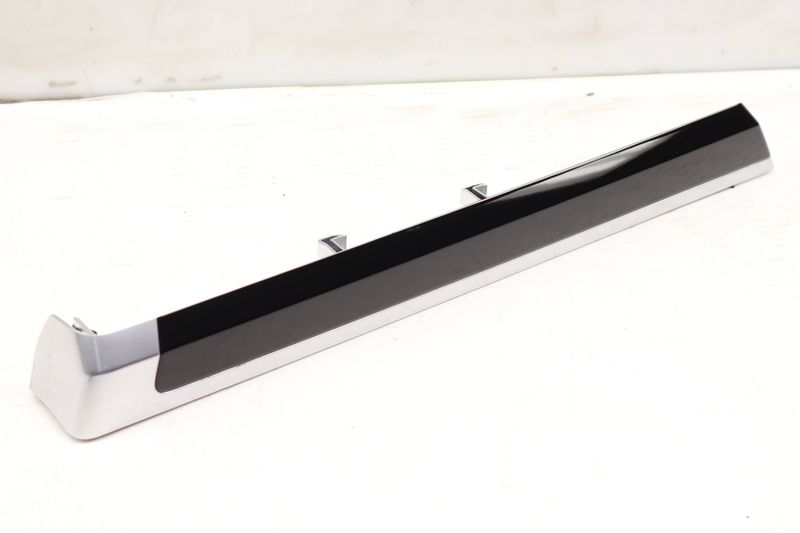 Door Panel Trim / Molding 7P5867410F — Used (SKU 436056)