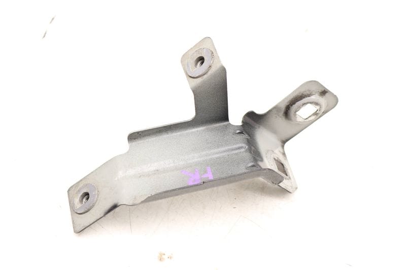 Fender Mount / Bracket 7P5805604A — Used (SKU 527744)