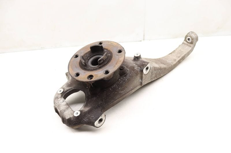 Spindle Knuckle w/ Wheel Bearing 7P0407246A — Used (SKU 494030)