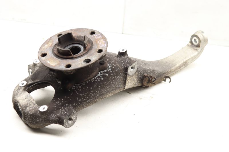 Spindle Knuckle w/ Wheel Bearing 7P0407246A — Used (SKU 507830)