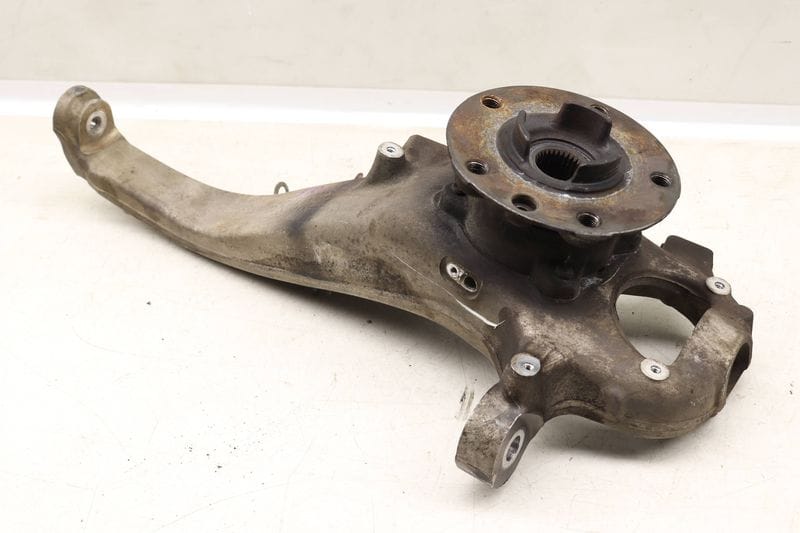 Spindle Knuckle w/ Wheel Bearing 7P0407246A — Used (SKU 527790)