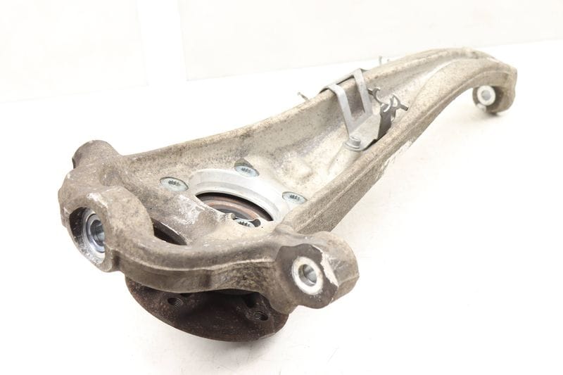 Spindle Knuckle w/ Wheel Bearing 7P0407246A — Used (SKU 547896)
