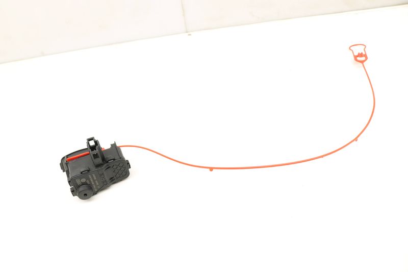 Fuel / Gas Door Lock Actuator 8K0862153F — Used (SKU 422022)