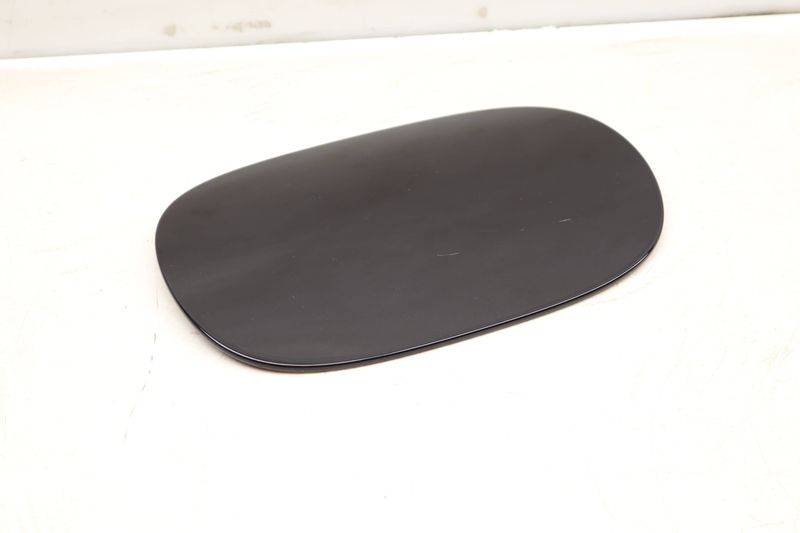 Gas / Fuel Filler Door 7P5809909 — Used (SKU 521479)