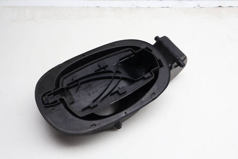 Gas / Fuel Filler Door Bracket 7P5809857B — Used (SKU 613980)