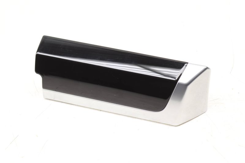 Dash Panel Trim / Molding 7P5857226P — Used (SKU 547600)