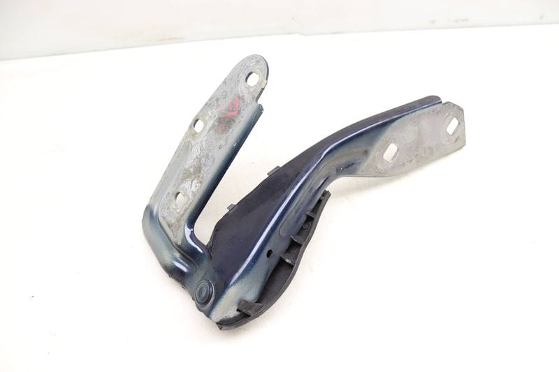 Hood Hinge 7P5823301C — Used (SKU 492115)