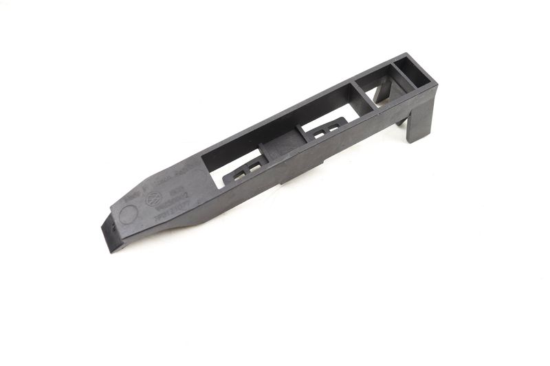 Auxiliary Radiator Bracket / Mount 7P0121077 — Used (SKU 493886)