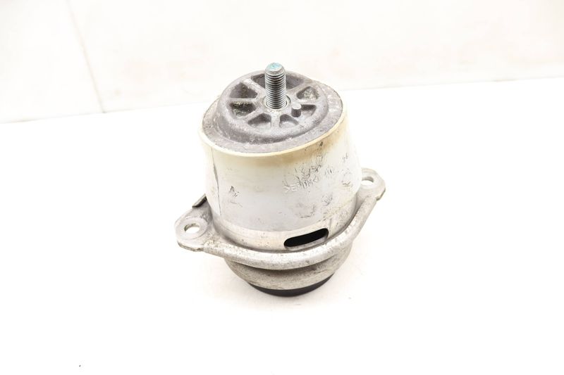 Engine / Motor Mount 7P6199131 — Used (SKU 493902)