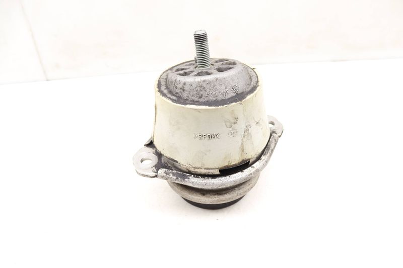 Engine / Motor Mount 7P6199131 — Used (SKU 493903)