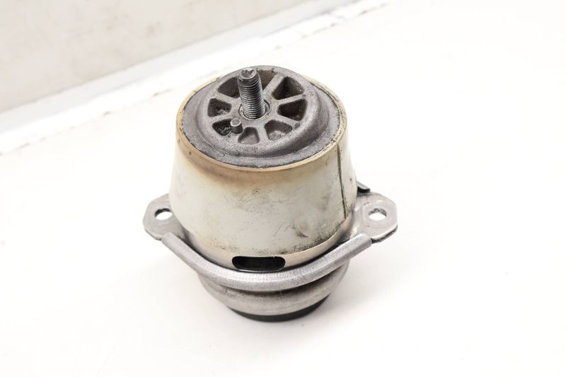 Engine / Motor Mount 7P6199131 — Used (SKU 613989)