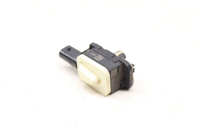 Impact / Crash Sensor 7P0959354 — Used (SKU 547846)