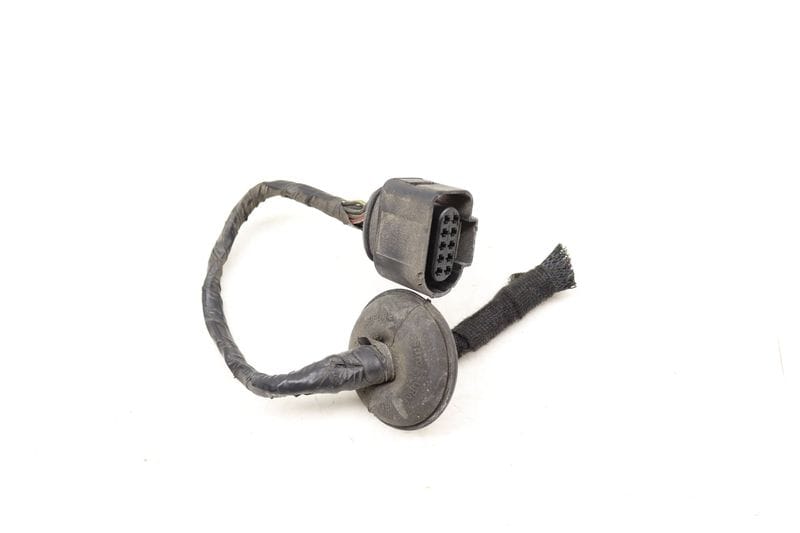 Outer Tail Light Wiring Connector / Pigtail — Used (SKU 492113)