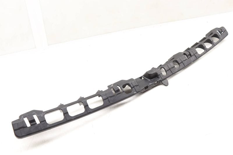 Center Bumper Mount / Bracket 7P5807863 — Used (SKU 547685)