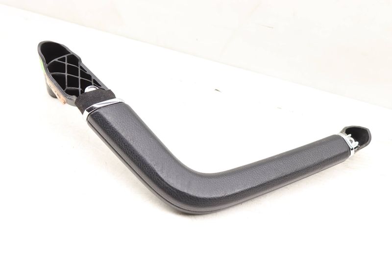 Door Panel Pull / Grab Handle 7P5867162 — Used (SKU 547620)