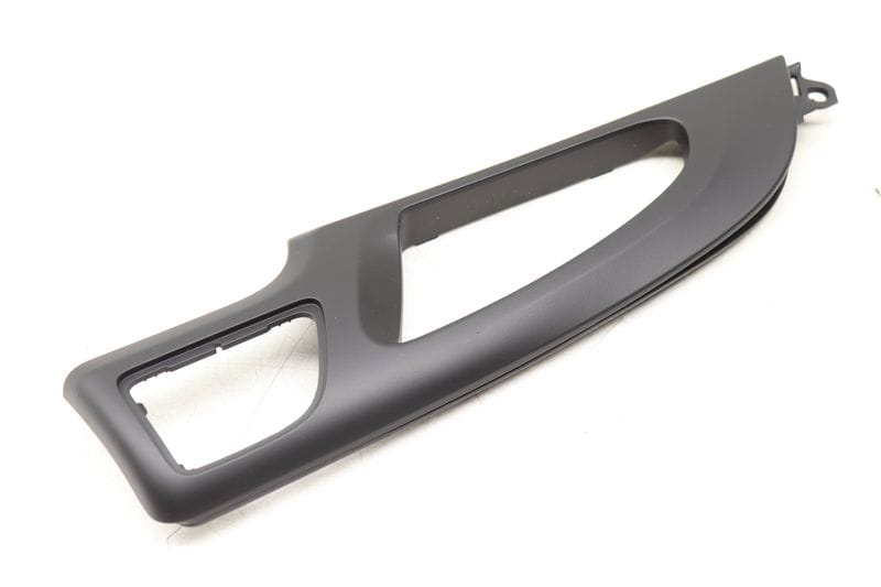 Interior Door Handle Trim 7P5839247 — Used (SKU 547624)