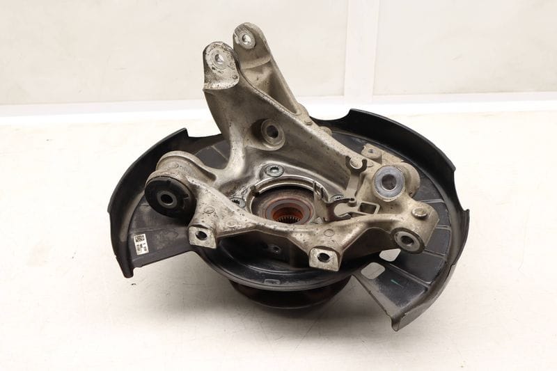 Spindle Knuckle w/ Wheel Bearing 7P0505435B — Used (SKU 527749)