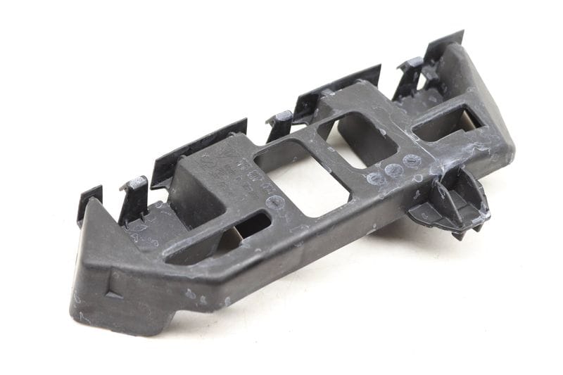 Bumper Guide / Bracket 7P5807484A — Used (SKU 507792)