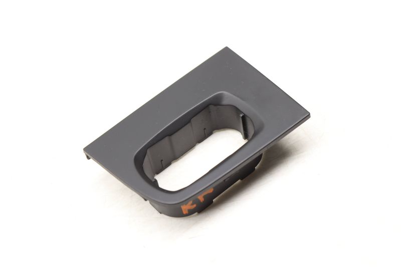 Door Panel Switch Trim 7P5867376 — Used (SKU 547736)