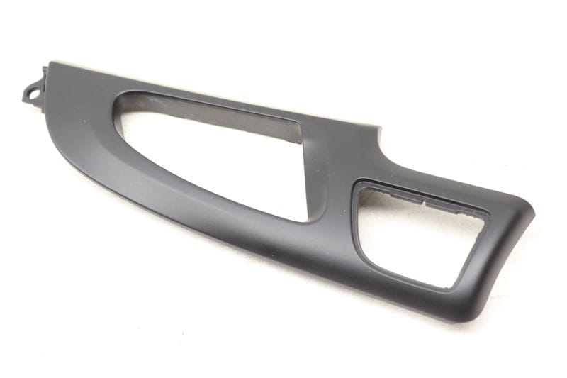 Interior Door Handle Trim 7P5839248 — Used (SKU 547625)
