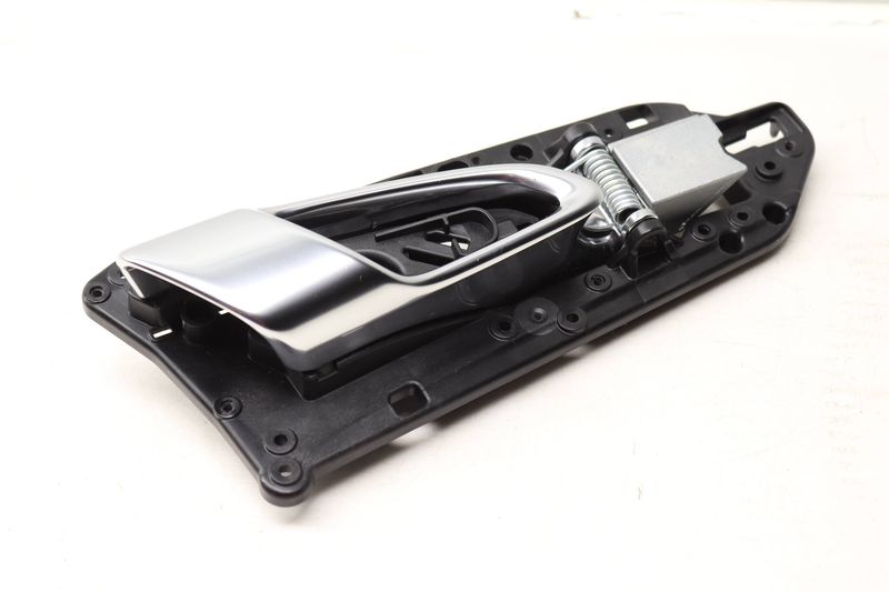 Interior Door Release Handle 7P5837020 — Used (SKU 507600)