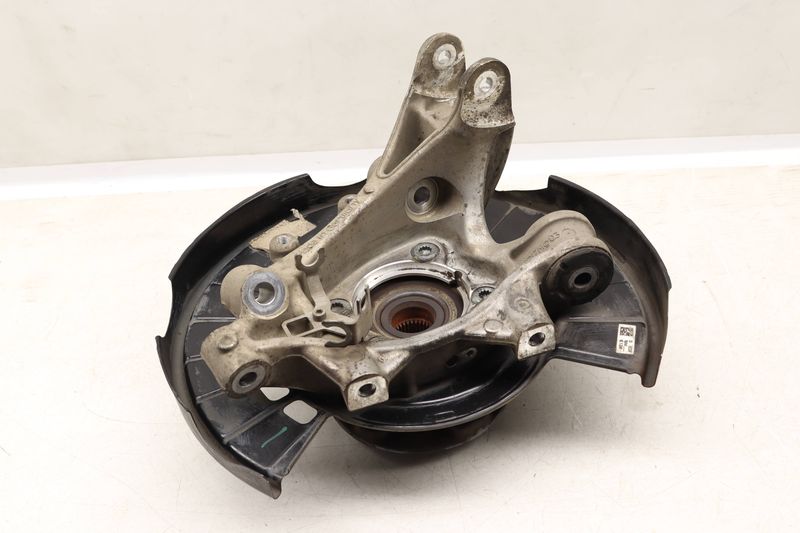 Spindle Knuckle w/ Wheel Bearing 7P0505436B — Used (SKU 527750)