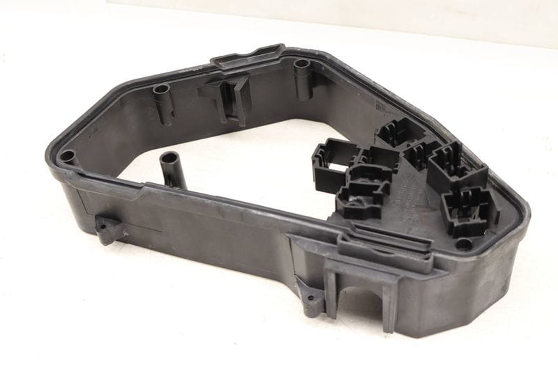 Relay / Fuse Box 7L0937615G — Used (SKU 527664)