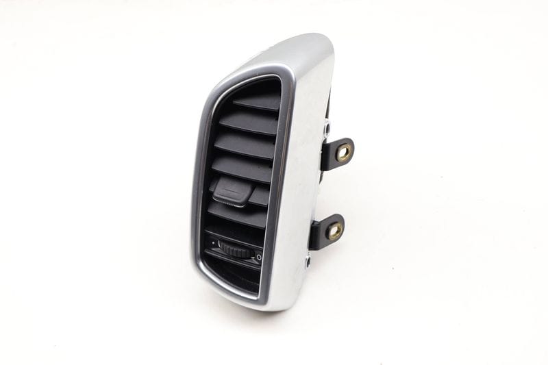 Dash Air Vent 7P5819704A — Used (SKU 613929)